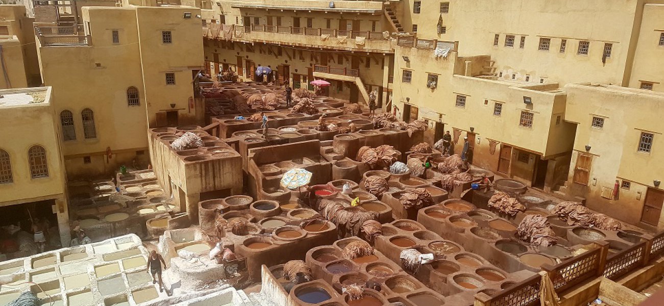  La curtiduría de Chouara en la medina de Fez