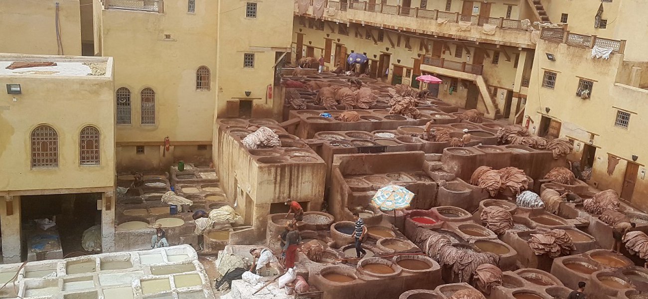  La curtiduría de Chouara en la medina de Fez